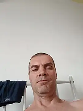 SIRMASTERDOMINATORXXL Adlı Modelin Canlı XXX Sohbeti