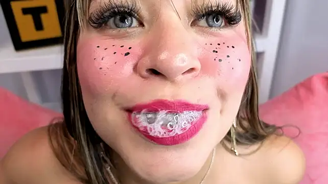 Chatroom XXX en direct de miss__evolet