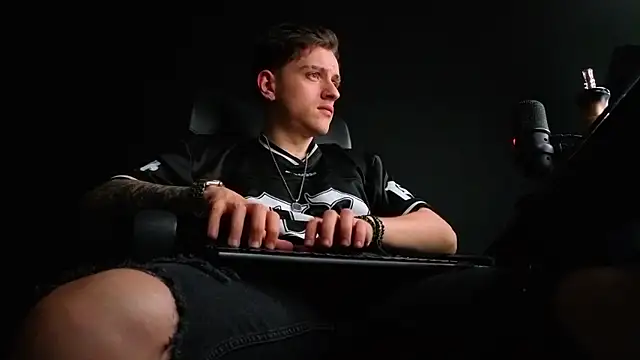 FelixStarkk élő XXX-chatje