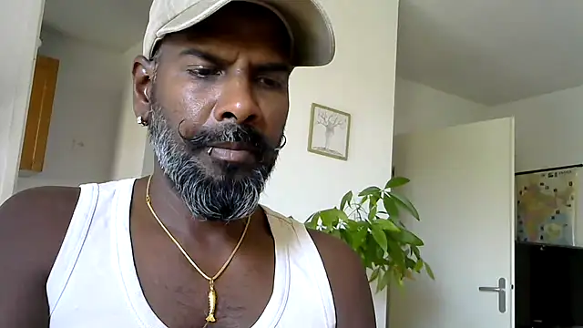 frenchblackc31 Adlı Modelin Canlı XXX Sohbeti