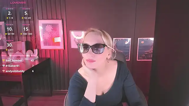 Chat +18 de Queen_Anna_ ao vivo