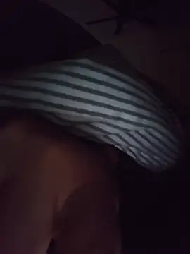 הופעת וובקאם של bigGirth4u