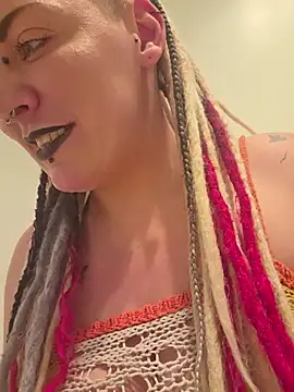 PinkTheHawk's Live XXX Chat
