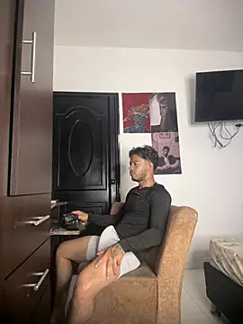 Chat XXX ao vivo de Enzomoretti__