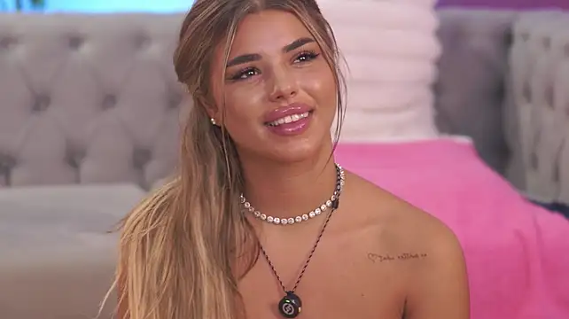 Chat +18 de KiaraConti ao vivo