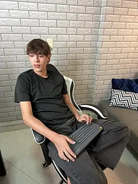 Nicola_hard Webcam show