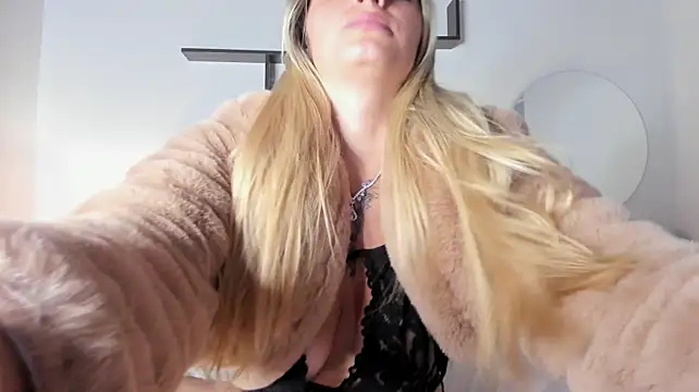 AliceColinn Live XXX chat