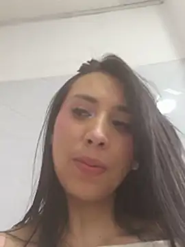 Julietta_33 élő XXX-chatje
