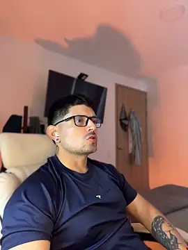 TroyeKnight Live XXX-chat
