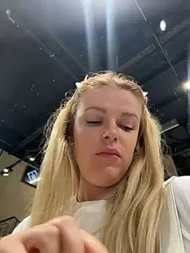 Chatroom XXX en direct de HarrietDart