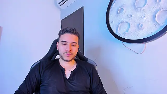 XXX chat uživo modela Mike_0012