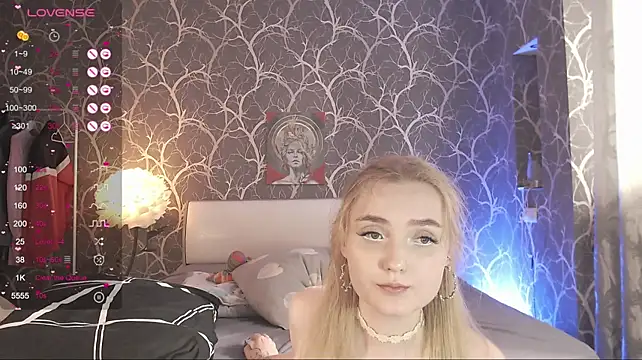 צ'אט XXX בשידור חי של MiaMiaMeow