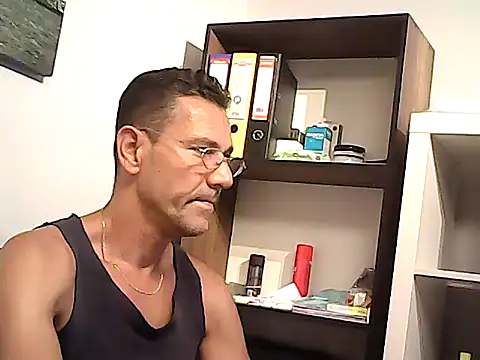 mastercharisma35 Adlı Modelin Canlı XXX Sohbeti