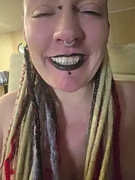 PinkTheHawk's Live XXX Chat
