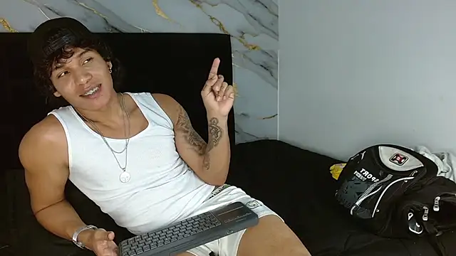 Chatroom XXX en direct de MaximilianRoth
