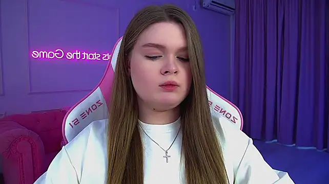 CrystalLyons' Live XXX Chat