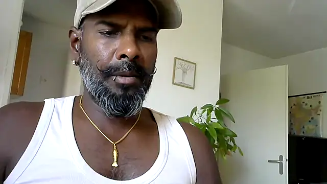frenchblackc31 XXX чат на живо