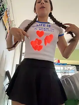 LittleDoll___ Adlı Modelin Canlı XXX Sohbeti