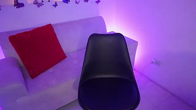 RogueRaveen's Live XXX Chat