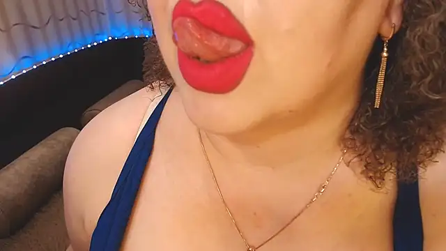 BustyKattyのライブXXXチャット