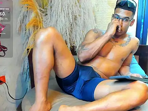 NicolasStonee Chat XXX live