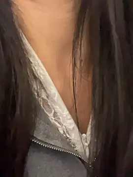 Holly_Play Adlı Modelin Canlı XXX Sohbeti
