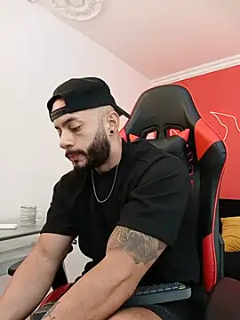 הופעת וובקאם של Mike_savage3