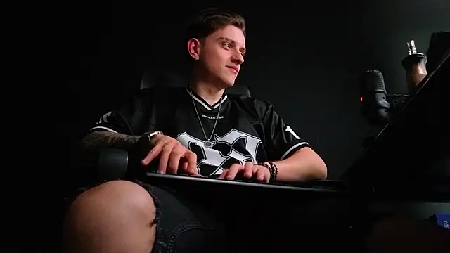 FelixStarkk Chat XXX in diretta