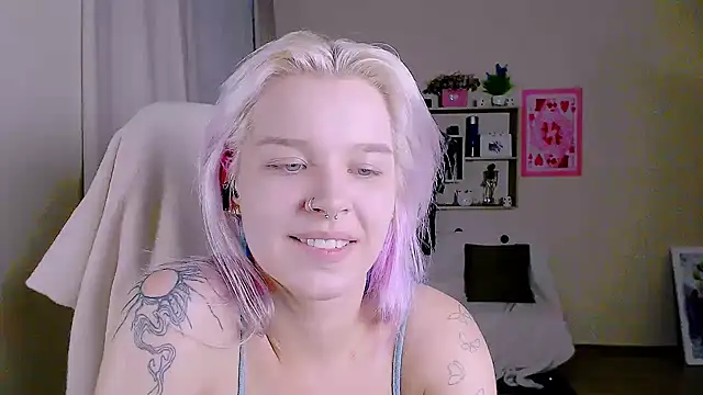 Hot_BlondaのライブXXXチャット