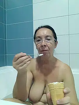 Chat +18 de Celine_Faer1 ao vivo