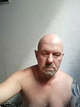 Show modela ManlyPrisonGuy na web-kameri