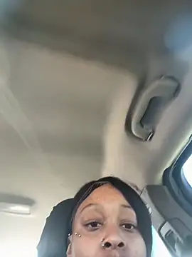 צ'אט XXX בשידור חי של Yellaaababyy