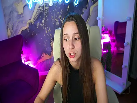 TinyNatalie Chat XXX in diretta