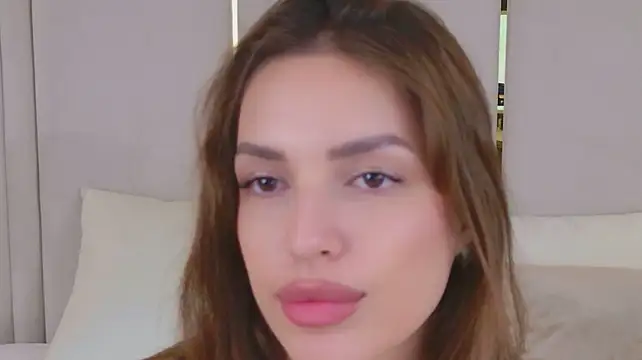 Chat +18 de BellaHalles ao vivo