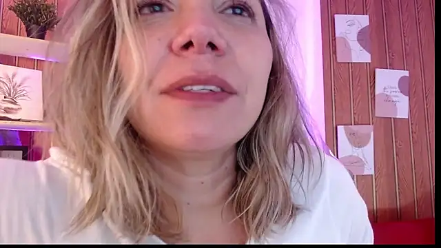 milfsecret69's Live XXX Chat