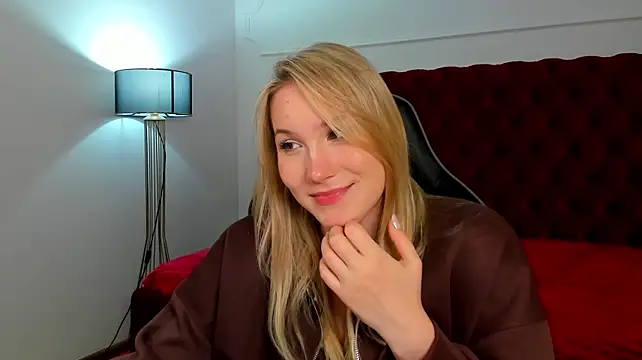 Chat XXX en directo de ElaraVoltage