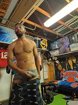 TheGoldenBoldy321 Show in webcam