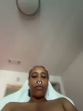 แชท XXX สดของ LUNA4pussy