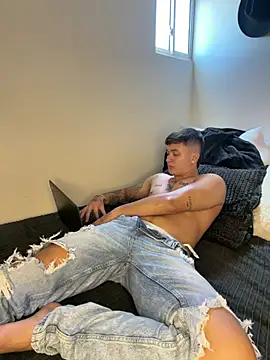 Christopher_stronggのライブXXXチャット