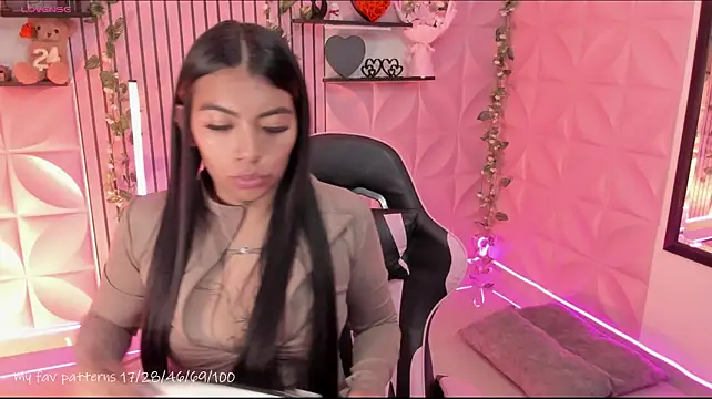 دردشة NattGomez الجنسية المباشرة