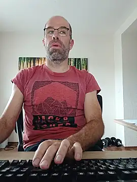 DaddyHarry_MatureStallion 网络视讯表演