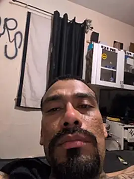 Cnutt310 élő XXX-chatje