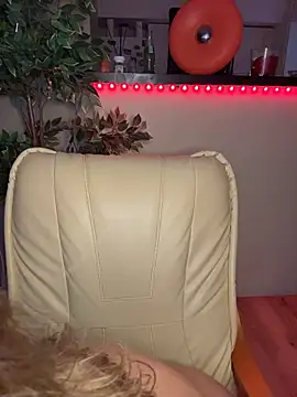 Vixen-Kiss Chat XXX live