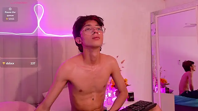 Show modela Twink_Sebas7 na web-kameri