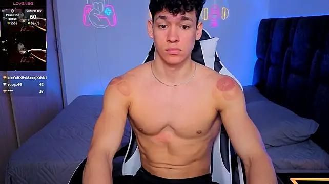 Luke_Muscle élő XXX-chatje