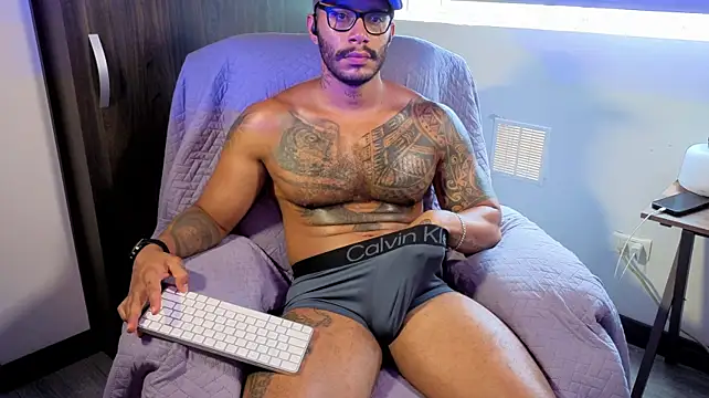 Show modela Wheeler_Green na web-kameri