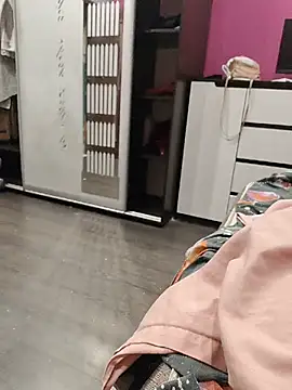 Karinaskyx: διαδικτυακό σόου στην κάμερα
