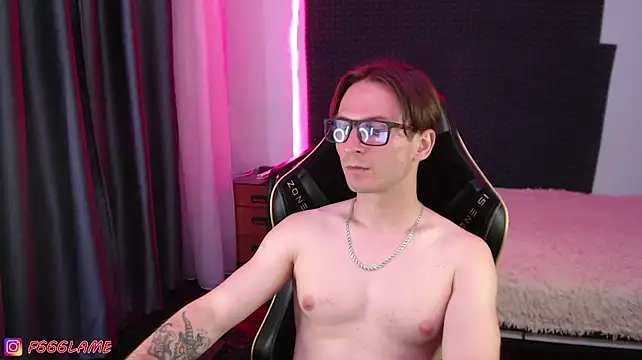 Chat XXX ao vivo de F666LAME