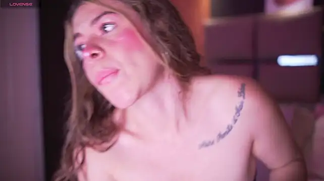 MiaTorres4 élő XXX-chatje