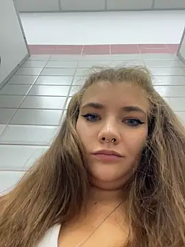 הופעת וובקאם של Holy_Tereza
